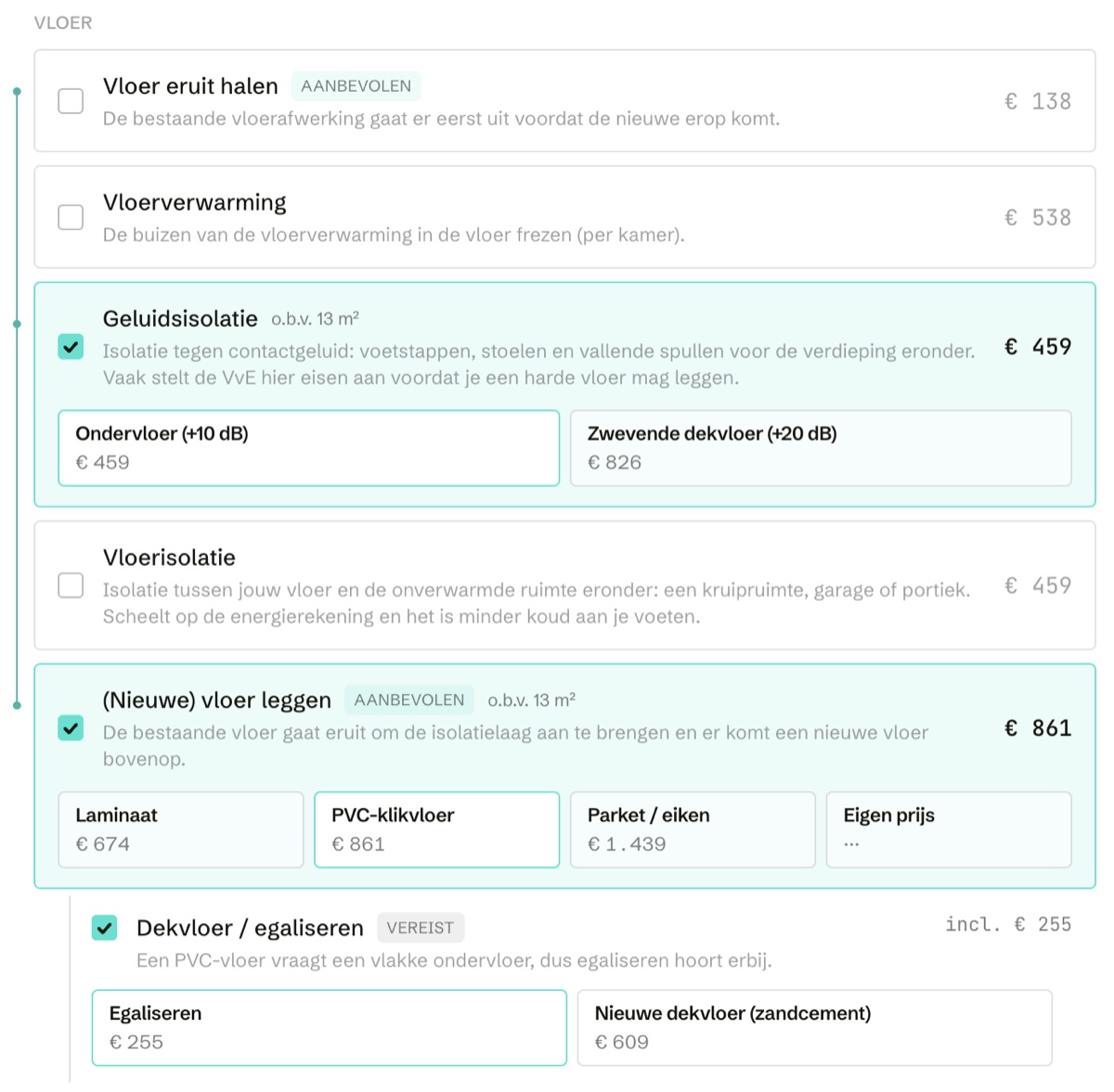 De vloer-werksoorten in de app: geluidsisolatie en een nieuwe vloer aangevinkt, elk met hun niveaus en prijzen, en daaronder "dekvloer / egaliseren" als vereiste die uit de PVC-keuze volgt.