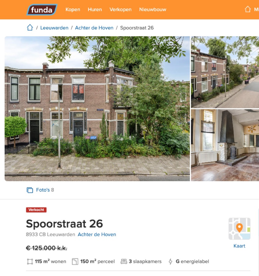 Een woningadvertentie met de vraagprijs en de kenmerken van het huis.